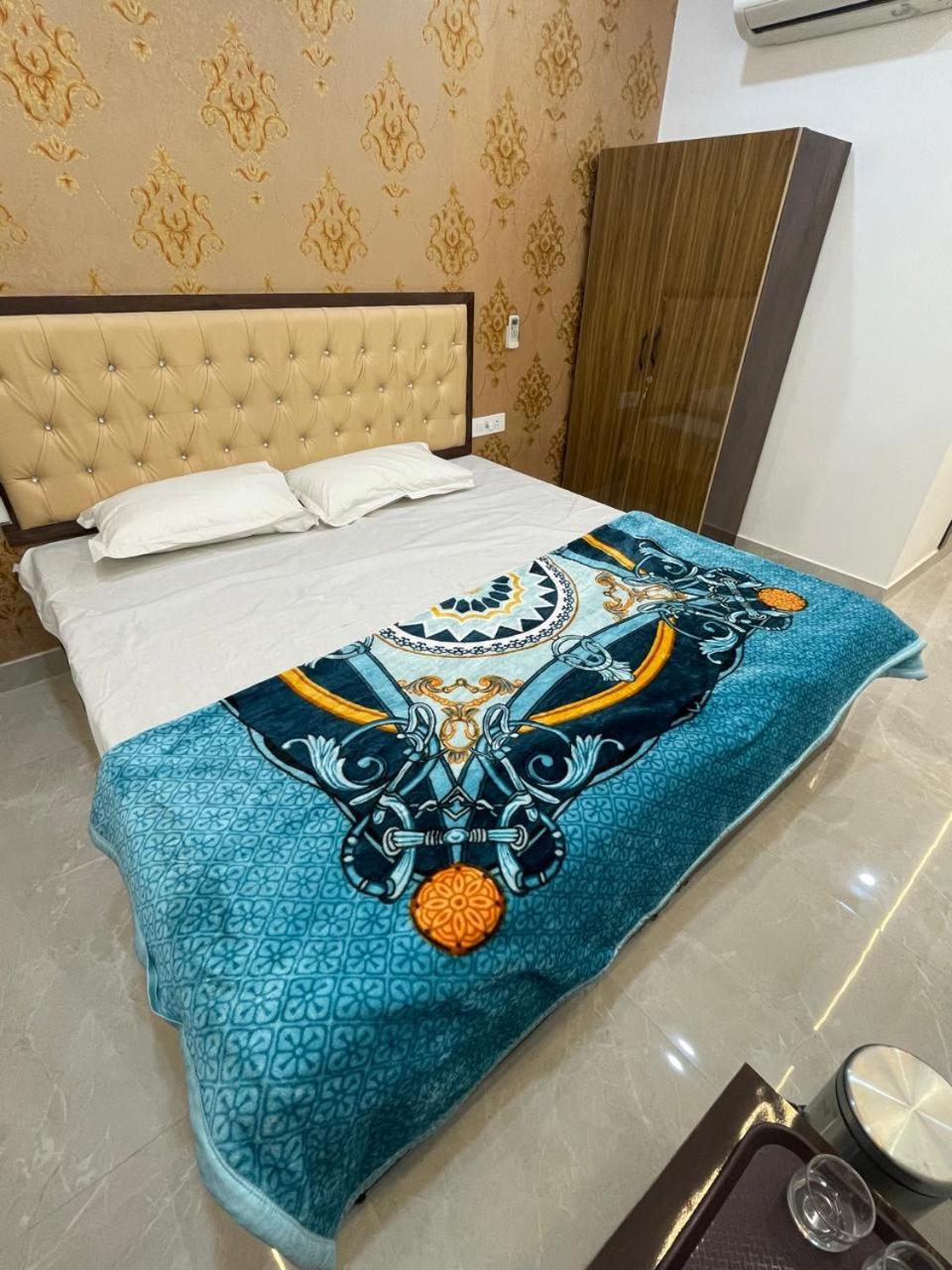 Kashi Imperial Bed & Breakfast Varanasi Bagian luar foto